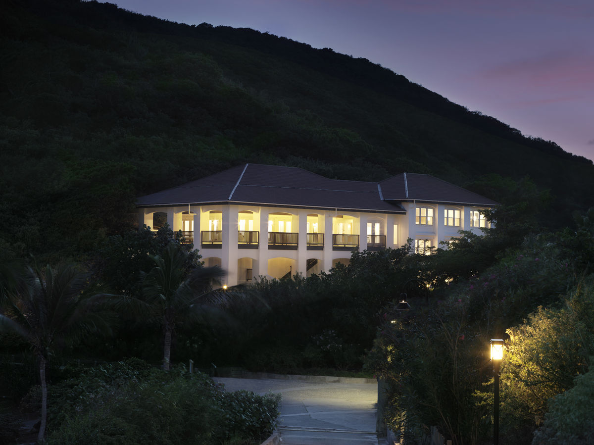 Hawks Nest Luxury Villa Living