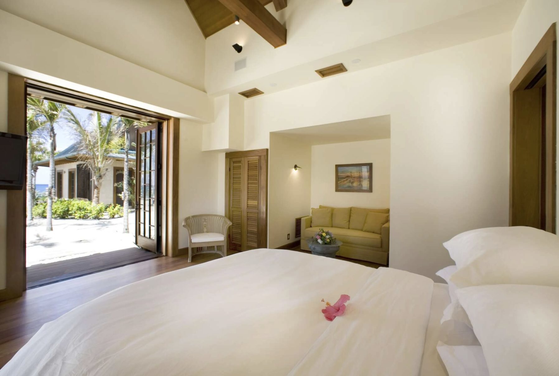 Luxury-Villa-Living-Nandana-Bahamas1