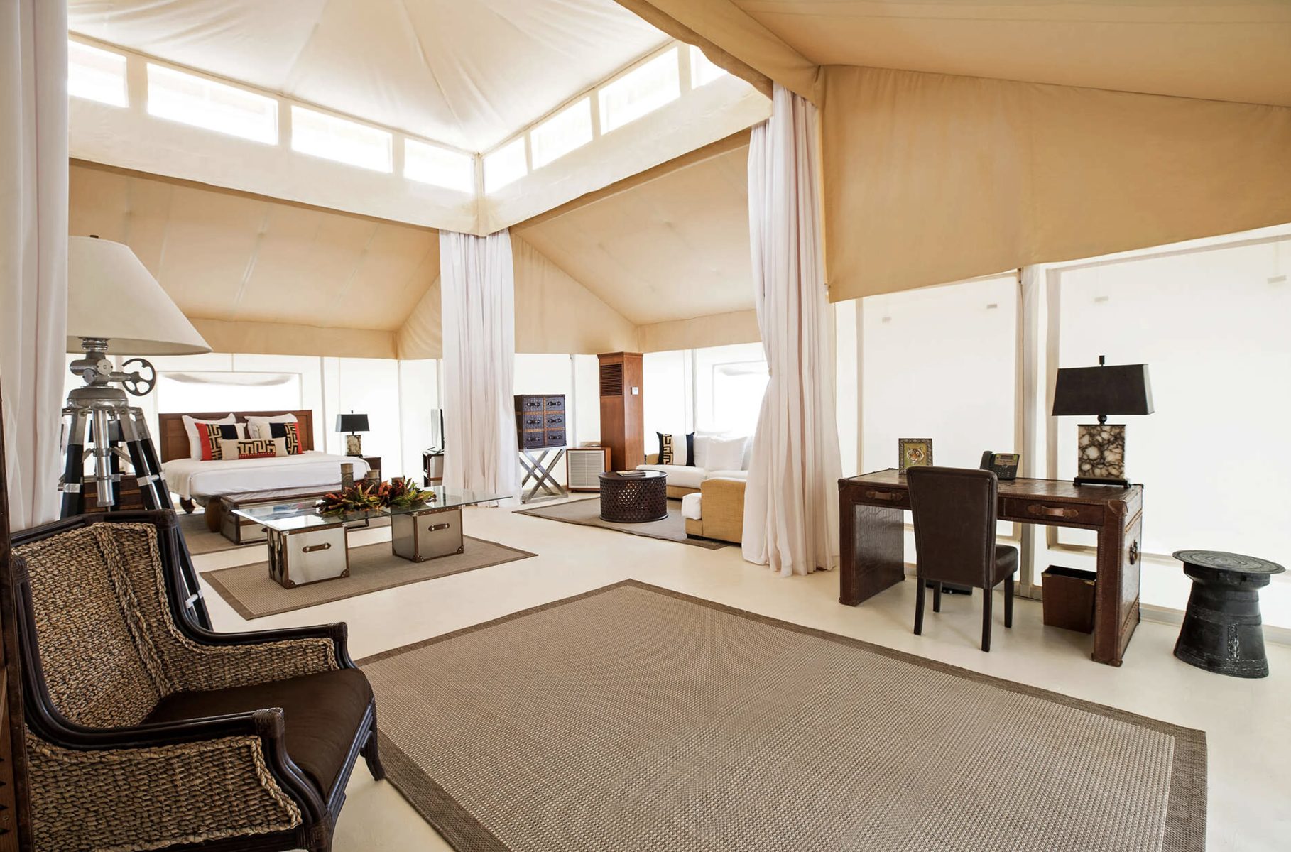 Luxury-Villa-Living-Nandana-Bahamas2