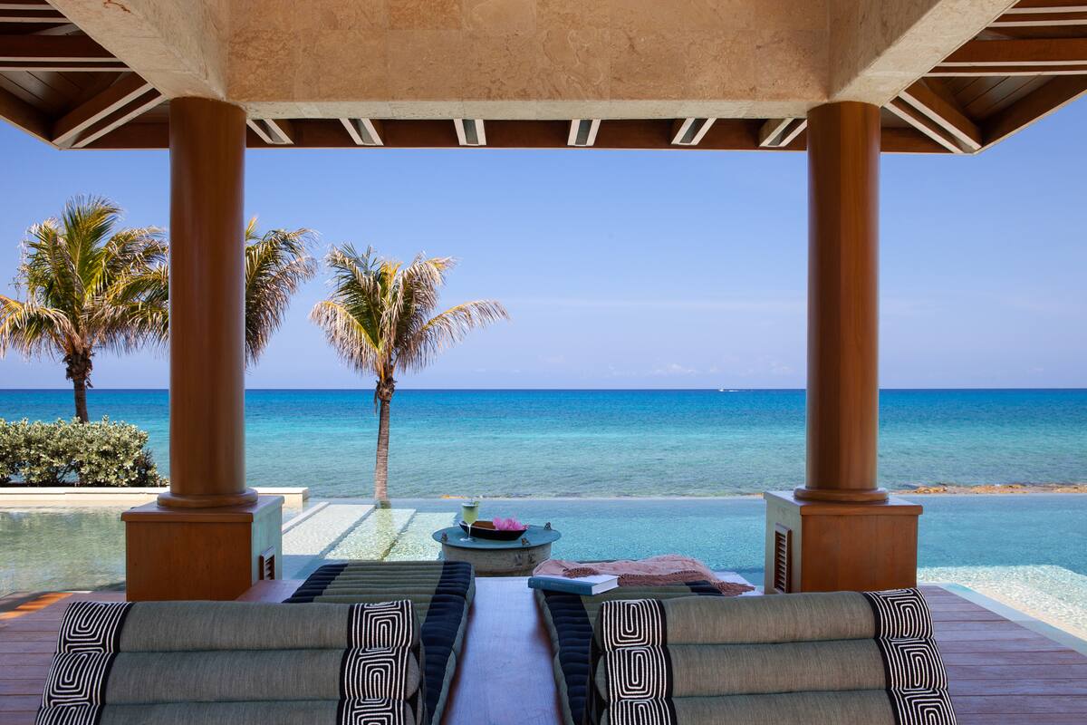 Luxury-Villa-Living-Nandana-Bahamas40