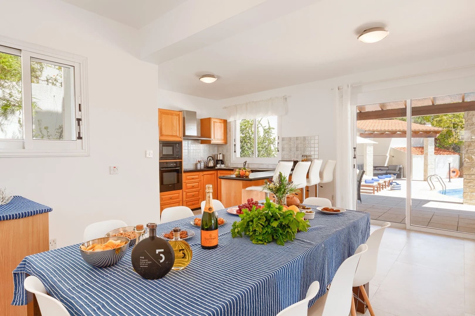 Luxury_Villa_Living-Villa-Freyaa-14