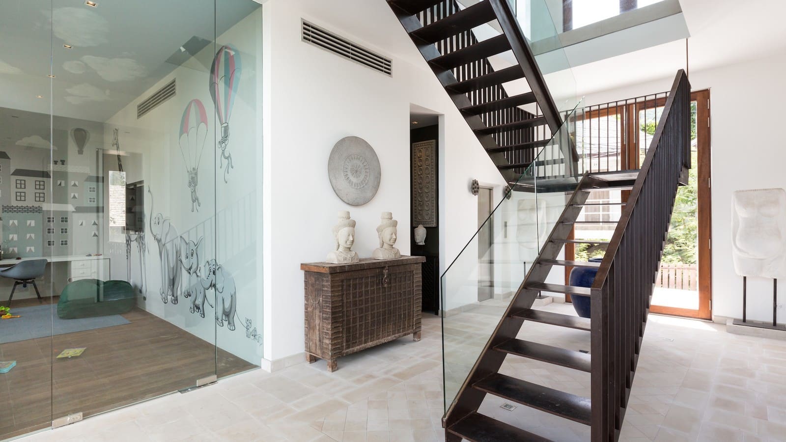 mia-estate-mia-villas-chaweng-beach-clubhouse-04-6045f8269b45a
