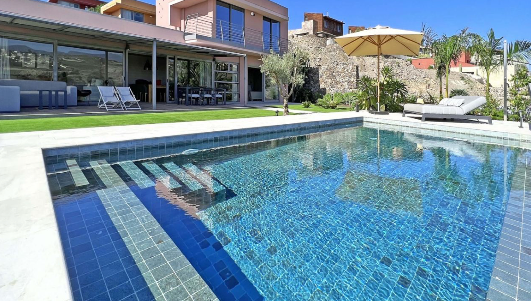 Luxury-Villa-Living-GRA0010 13.53.58