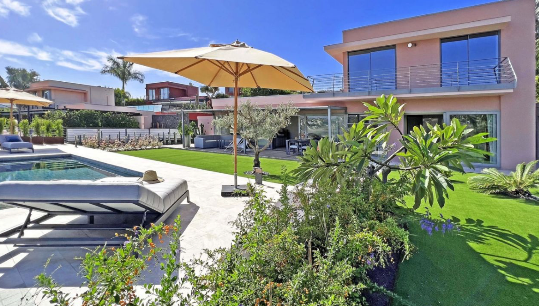 Luxury-Villa-Living-GRA0010 13.54.45