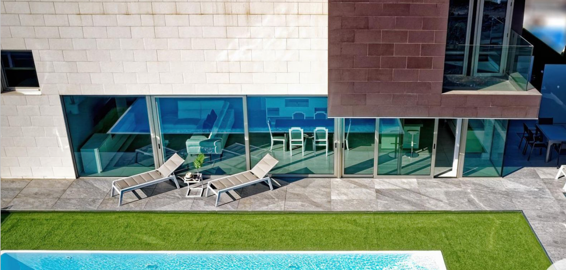 Luxury-Villa-Living-GRA009 11.23.50