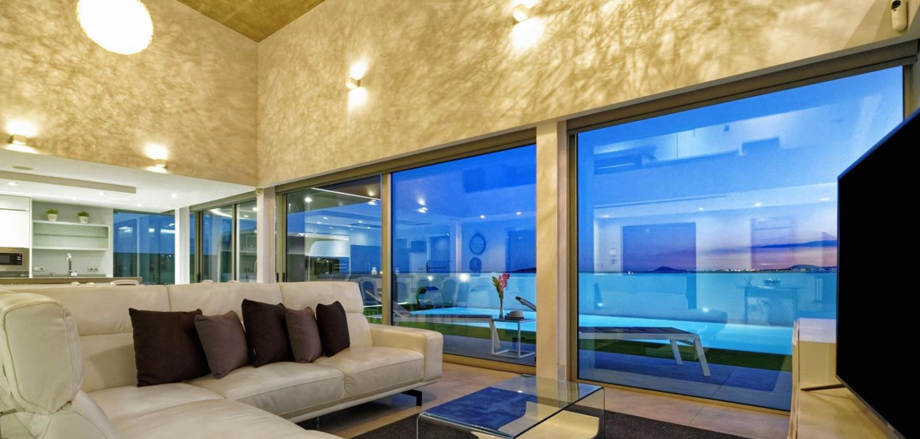 Luxury-Villa-Living-GRA009 11.24.01
