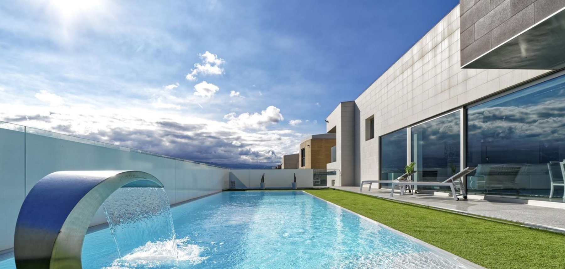 Luxury-Villa-Living-GRA009 11.24.08