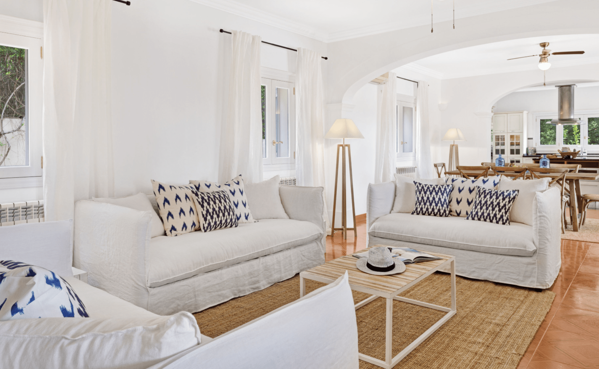 Luxury-Villa-Living-MAL00844.22