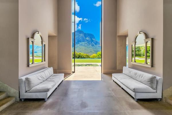 Villa-Bishops-Court-0-30-11