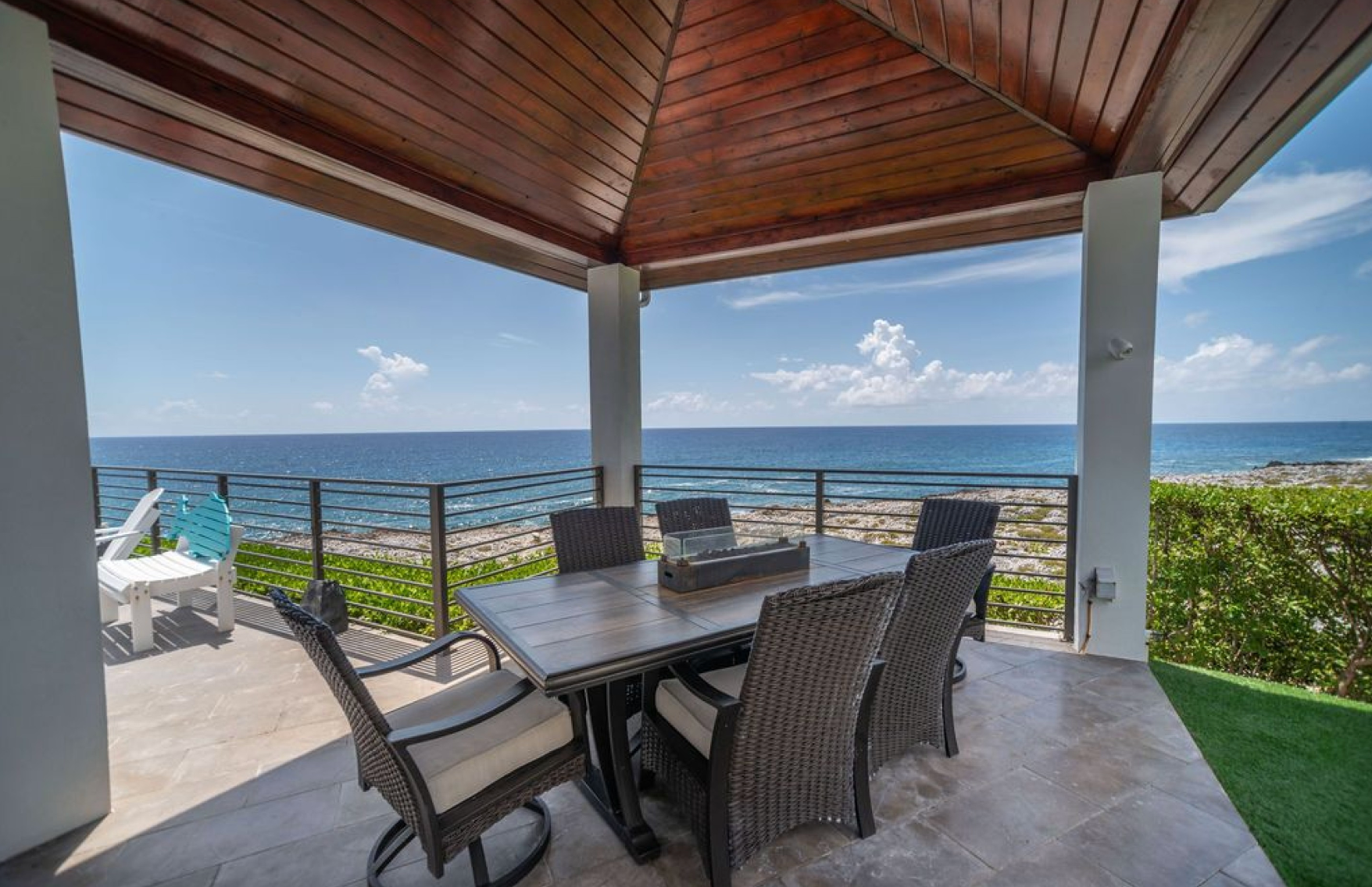 LuxurVillaLiving-Bella-Vista-16