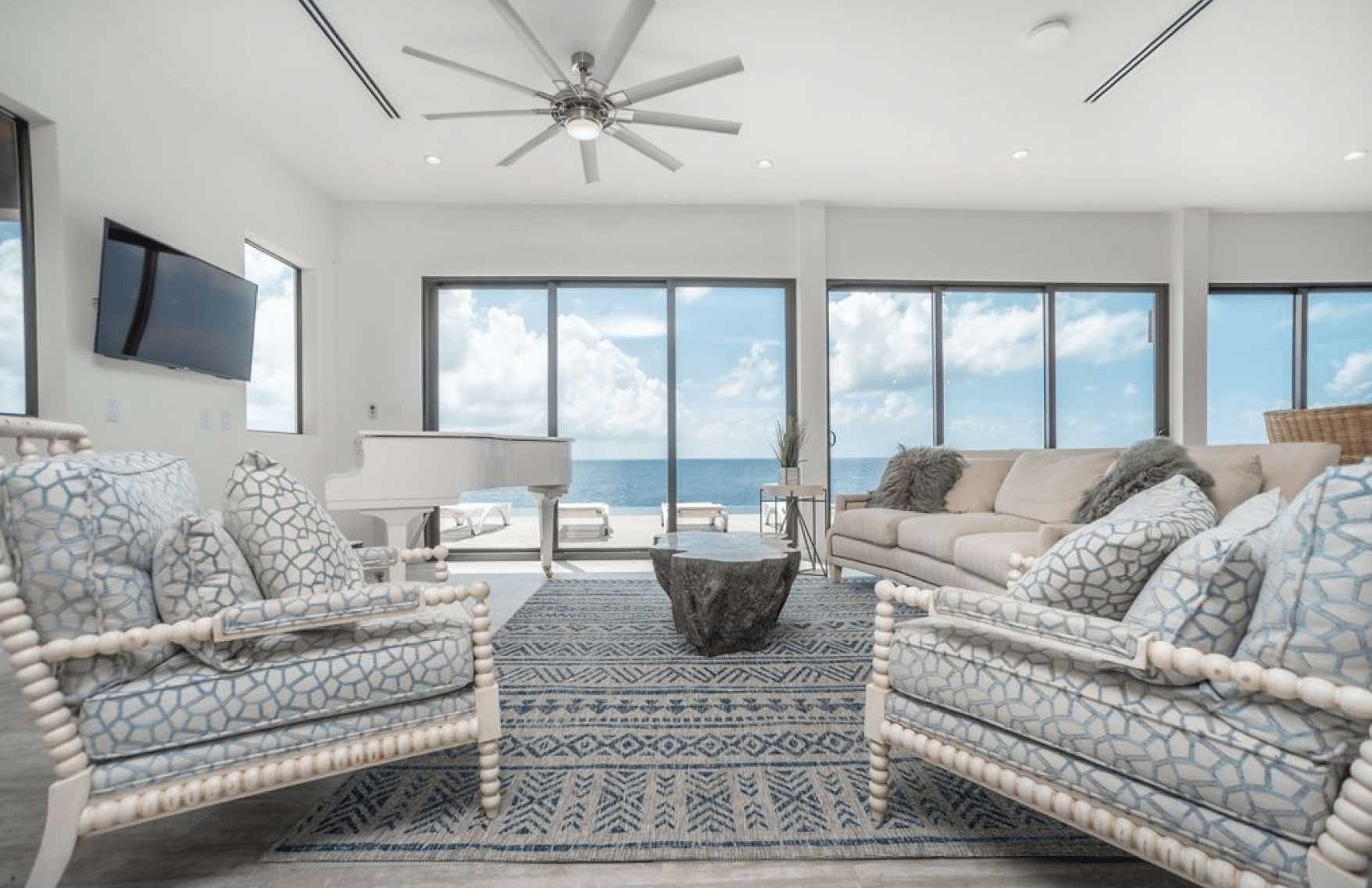 LuxurVillaLiving-Bella-Vista-3