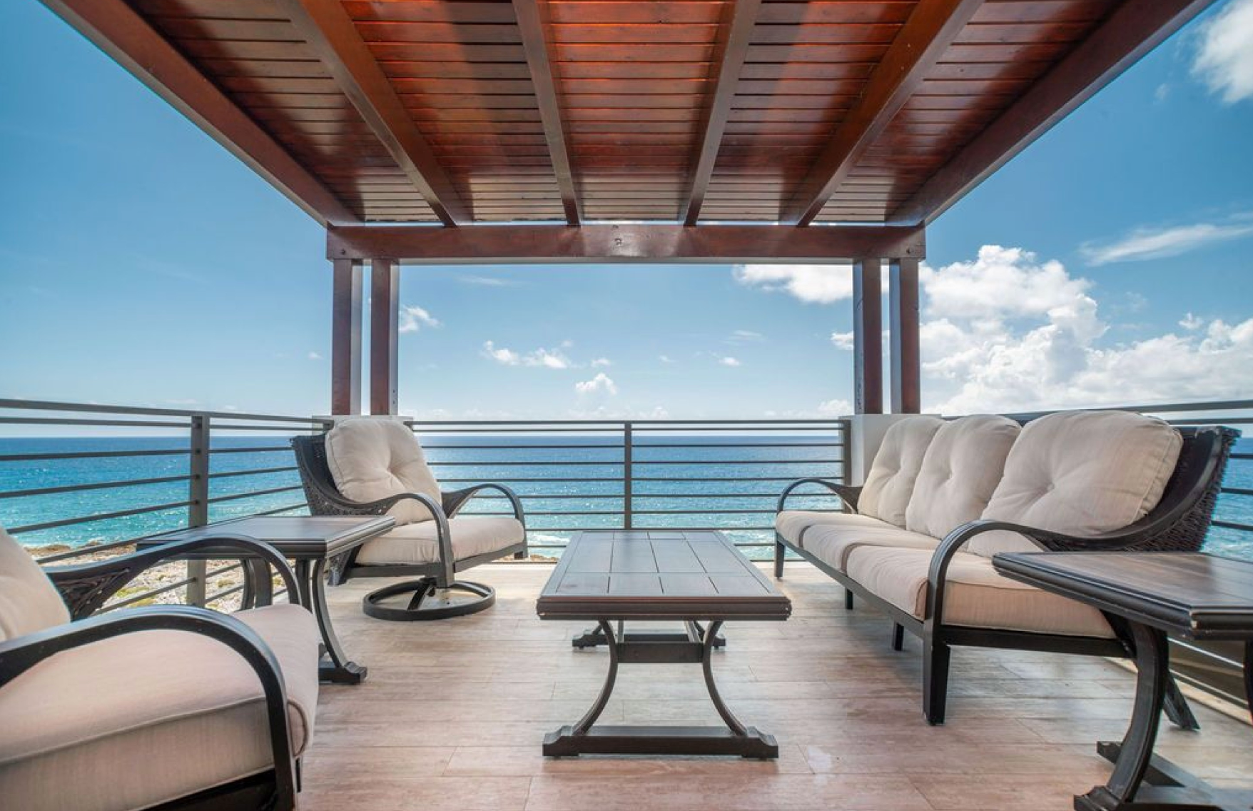 LuxurVillaLiving-Bella-Vista-9