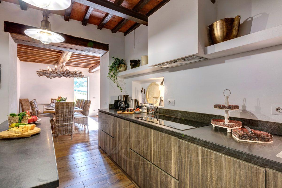 1717430693 1717430693