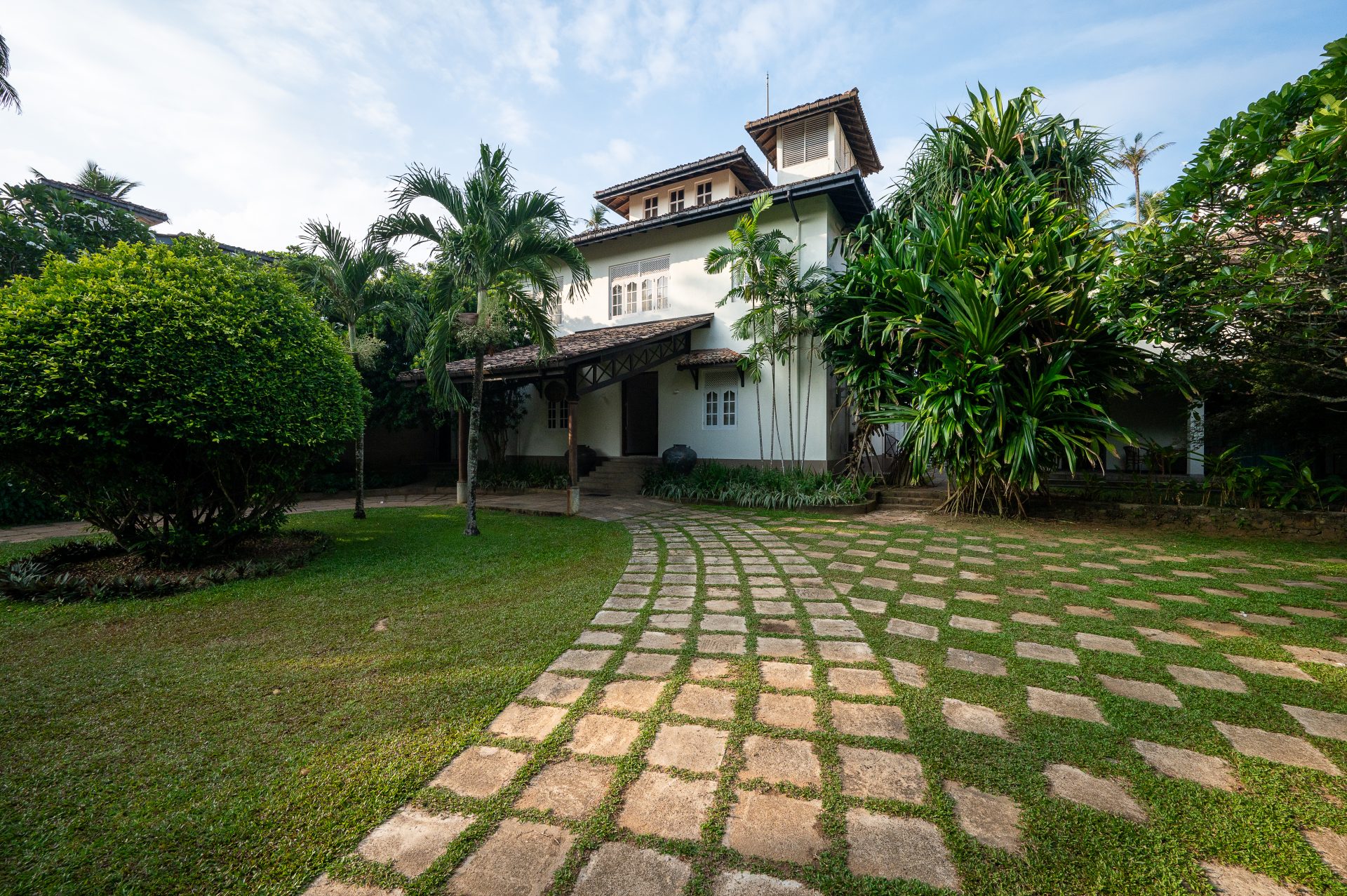 Luxury_Villa_Living_Unawatuna_Beach_Villa_Sri_Lanka16 Unawatuna Beach Villa Gardens