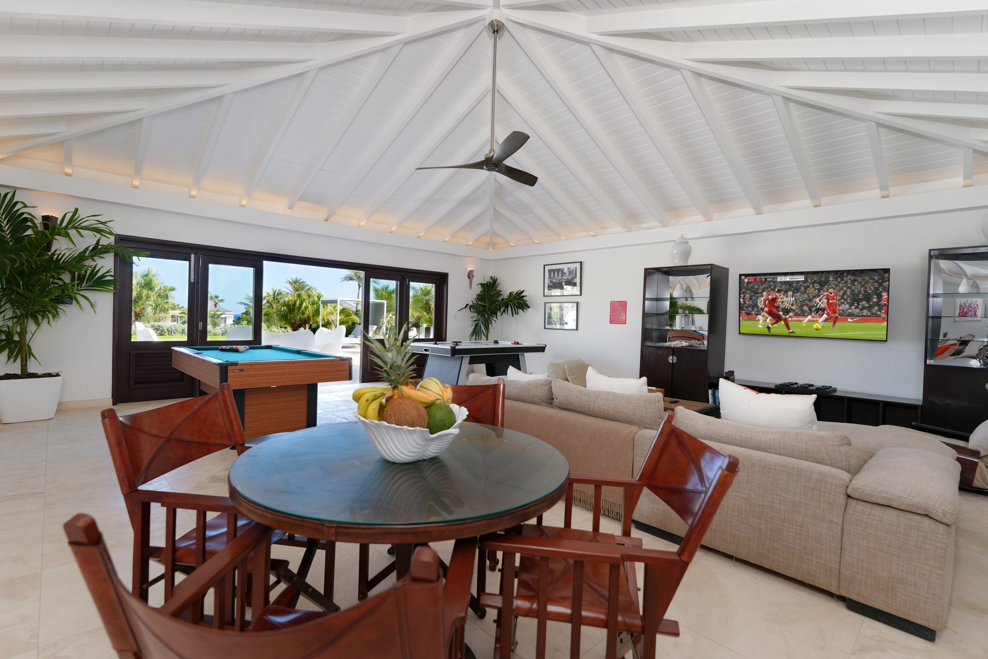 Le Bleu Game Room-300dpi