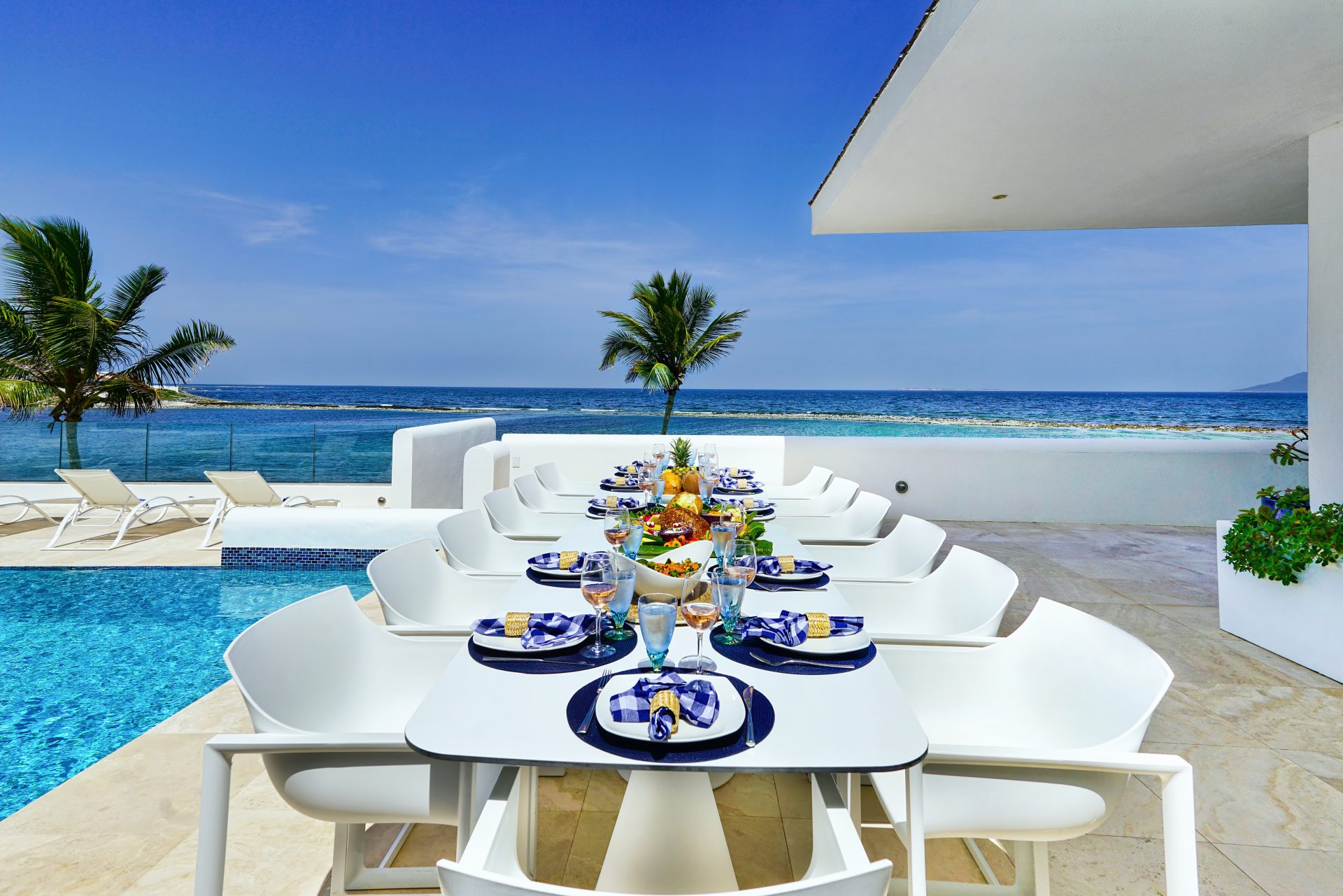 Le Bleu Outdoor Dining1-300dpi
