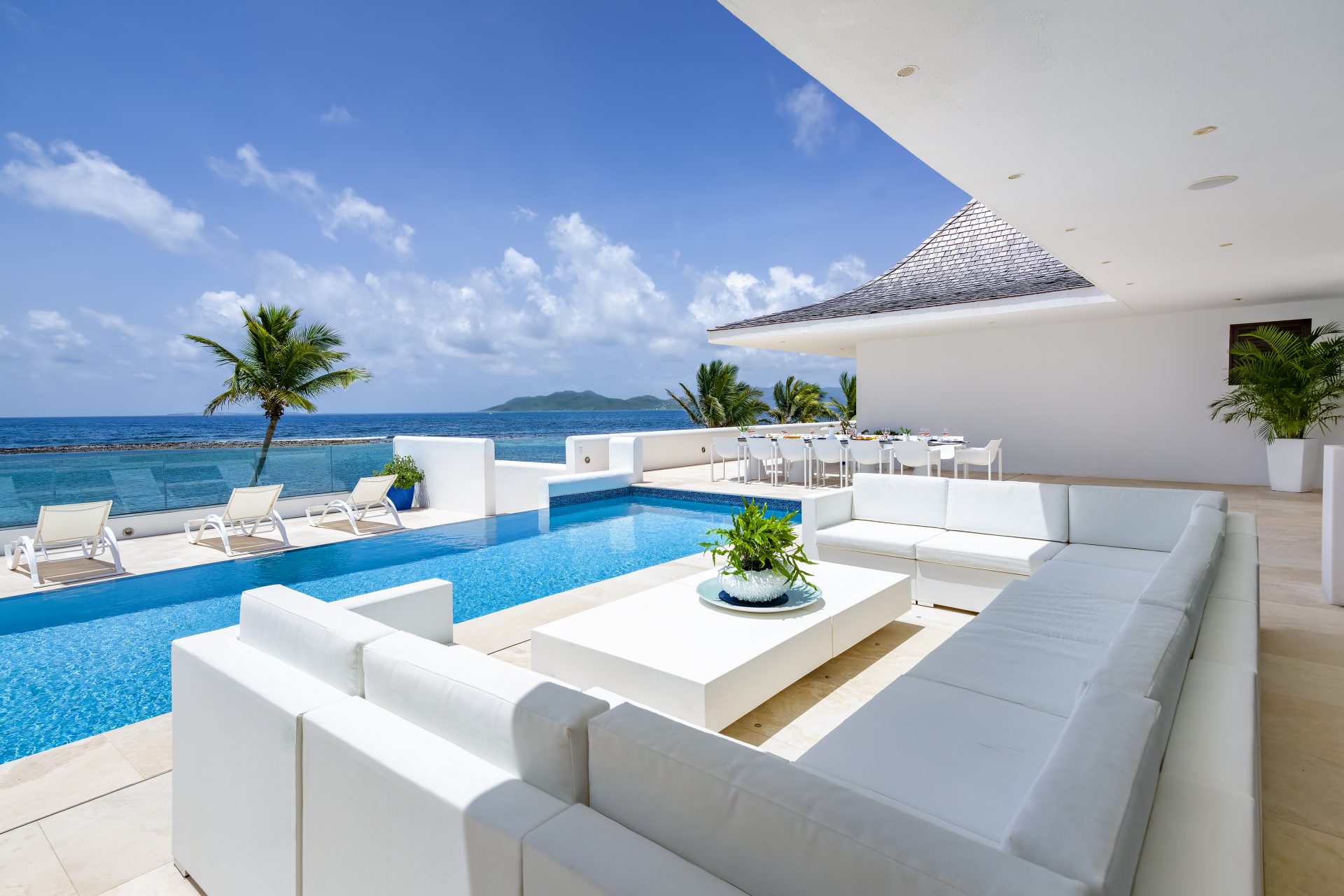 Le Bleu patio1-300dpi