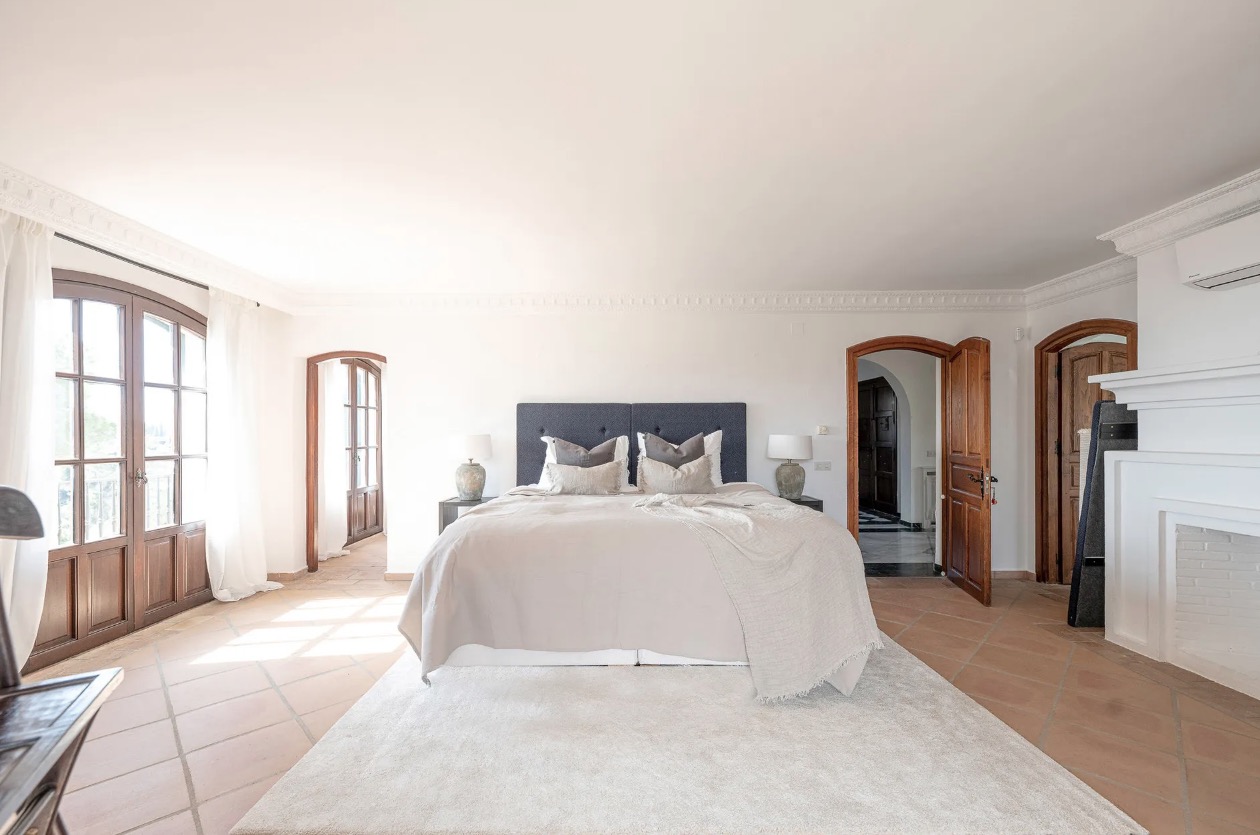 Luxury-Villa-Living-Villa-De Boinville-Spain24