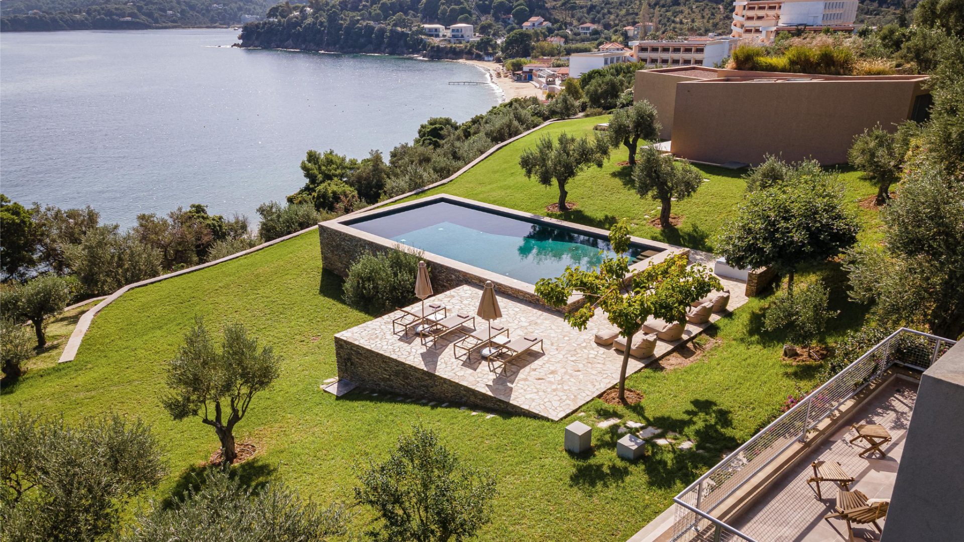 luxury-villa-living-acutus-skiathos-1