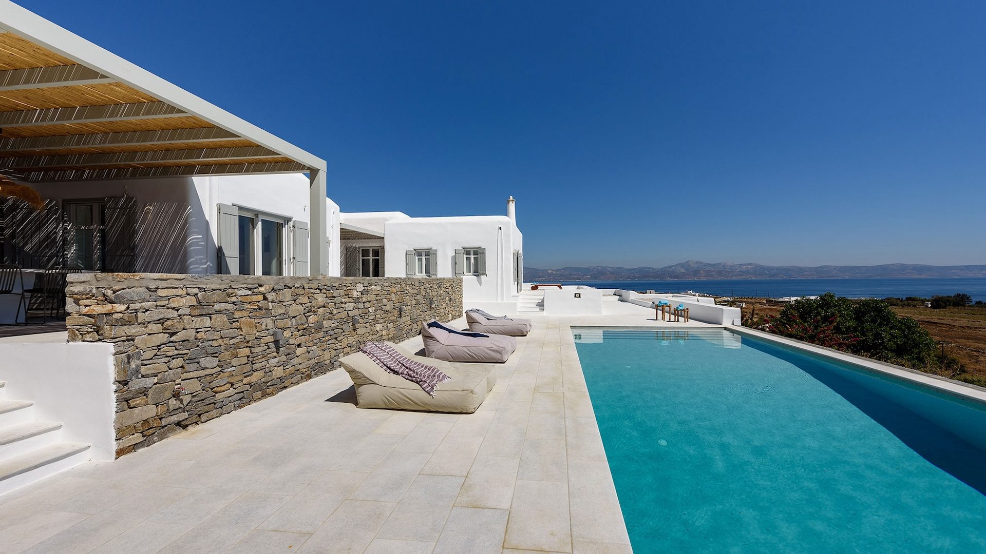 luxury-villa-living-fidelis-paros-1