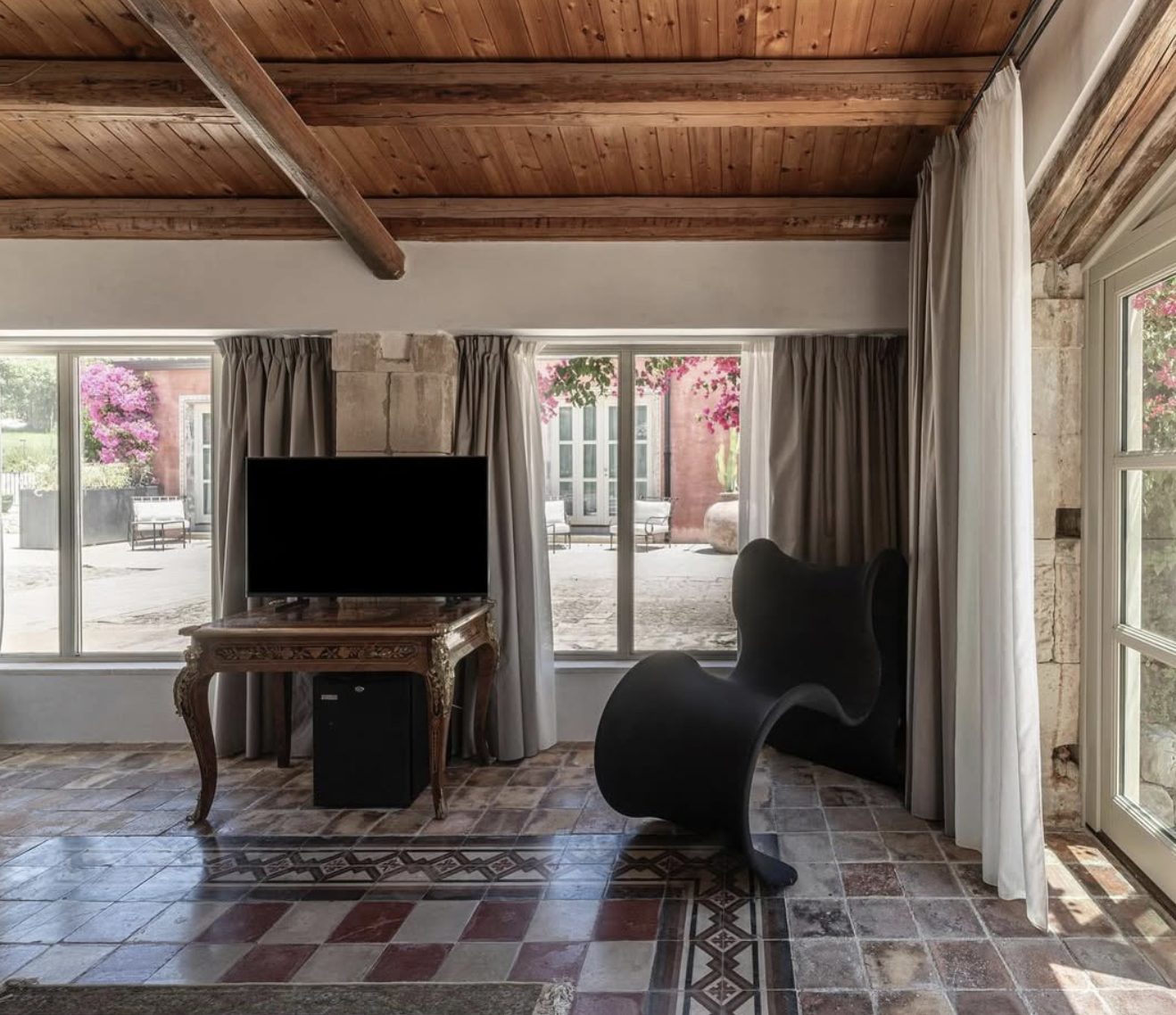 Luxury-Villa-Living-The-Filming-Villas-Villa-Ricci-Sicily-Italy31 Luxury-Villa-Living-The-Filming-Villas-Villa-Ricci-Sicily-Italy31