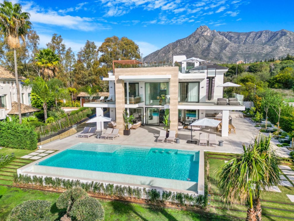 luxury-villa-living-villa-hunter-marbella-spain-1