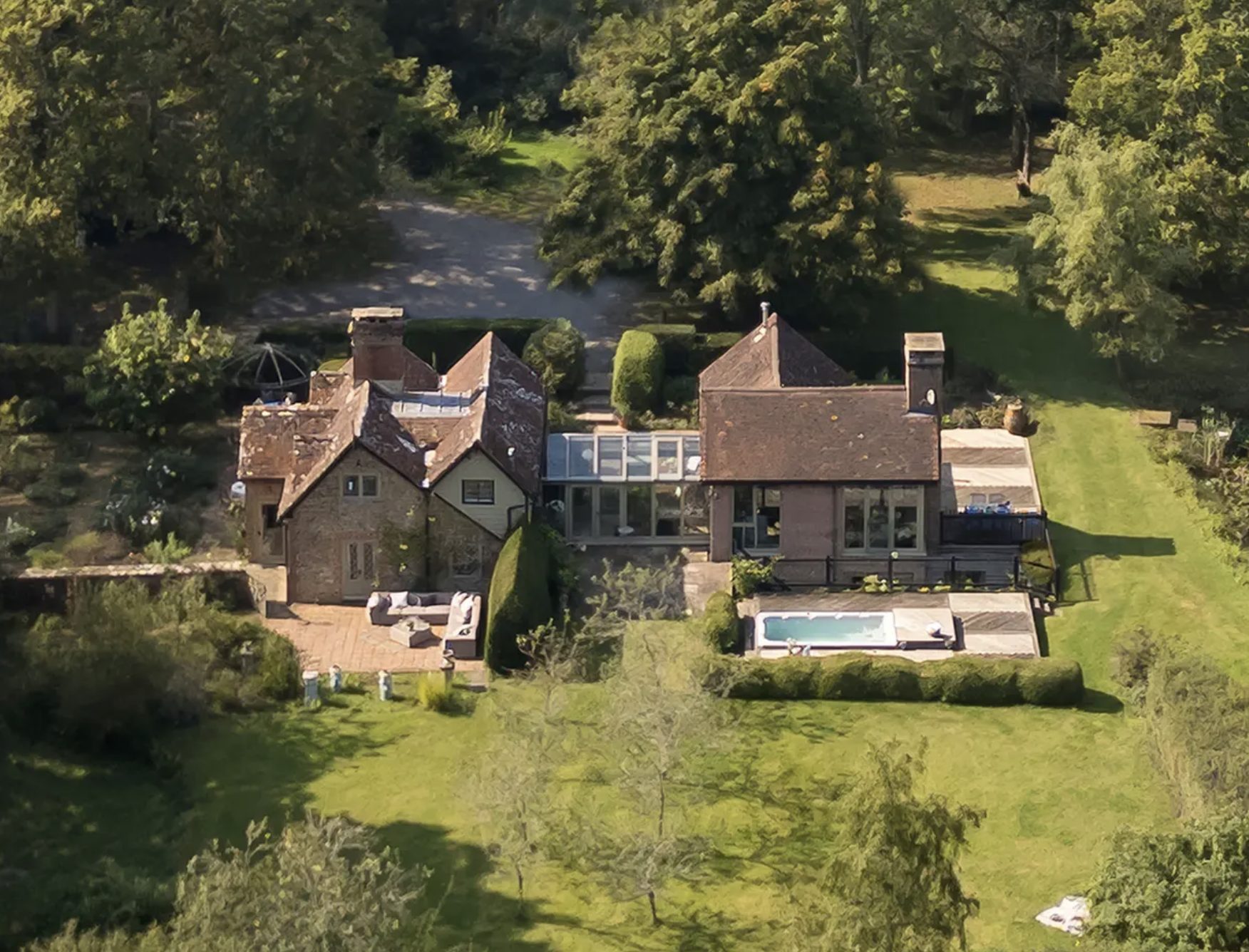 Luxury-Villa-Living-Foxlink-UK1
