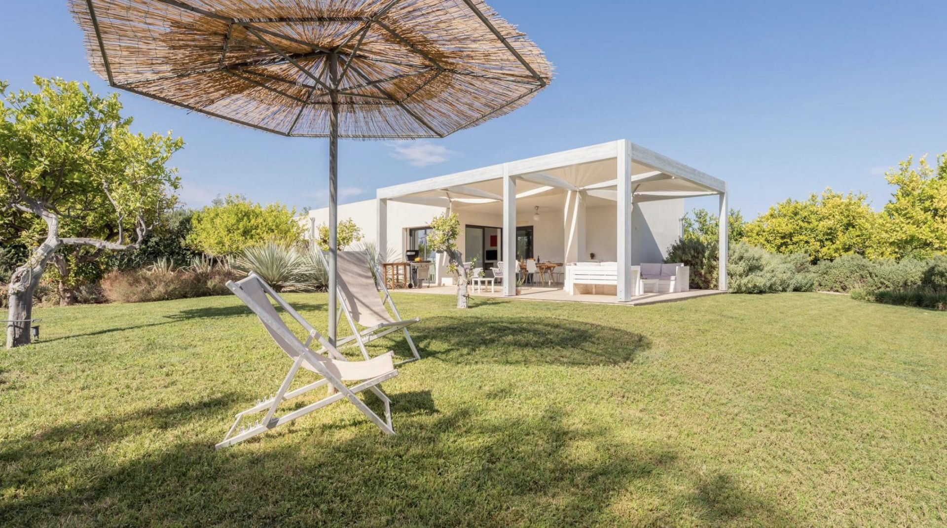 Luxury-Villa-Living-The-Filming-Villas-Villa-Lenci-Sicily-Italy23