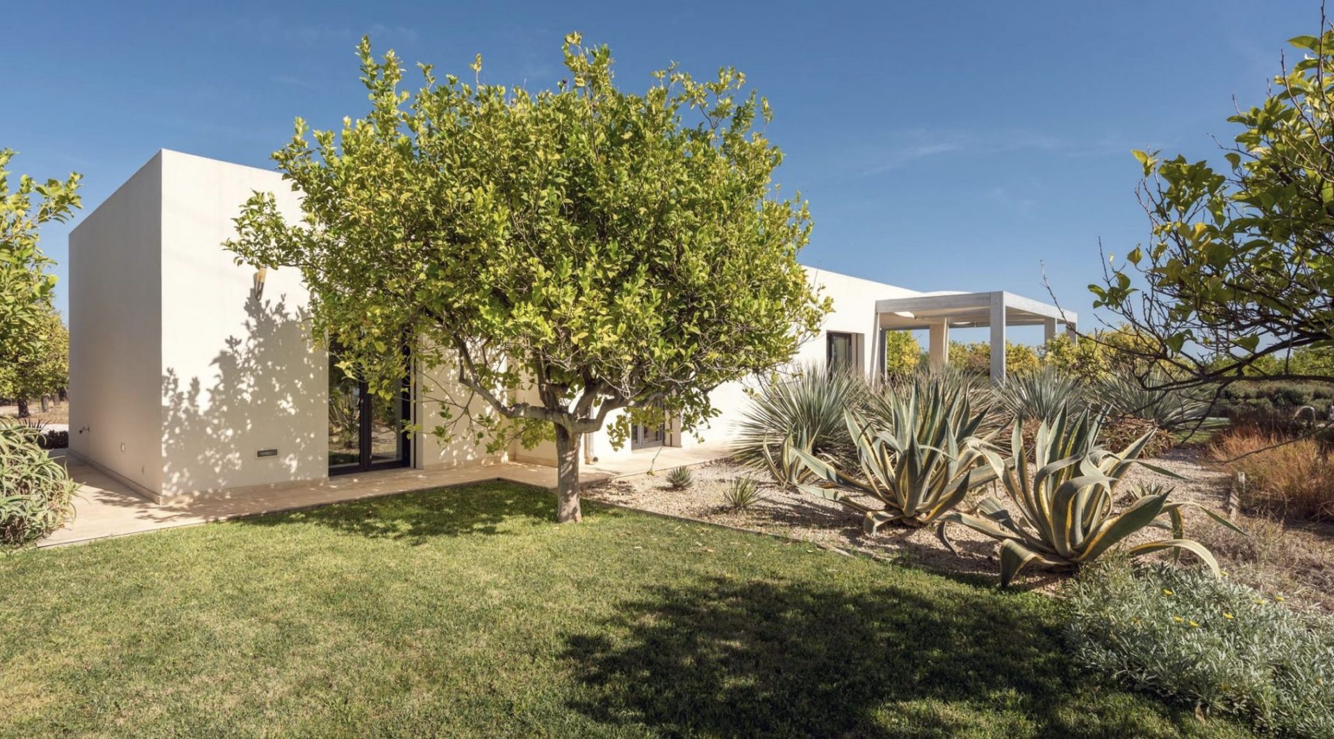 Luxury-Villa-Living-The-Filming-Villas-Villa-Lenci-Sicily-Italy24