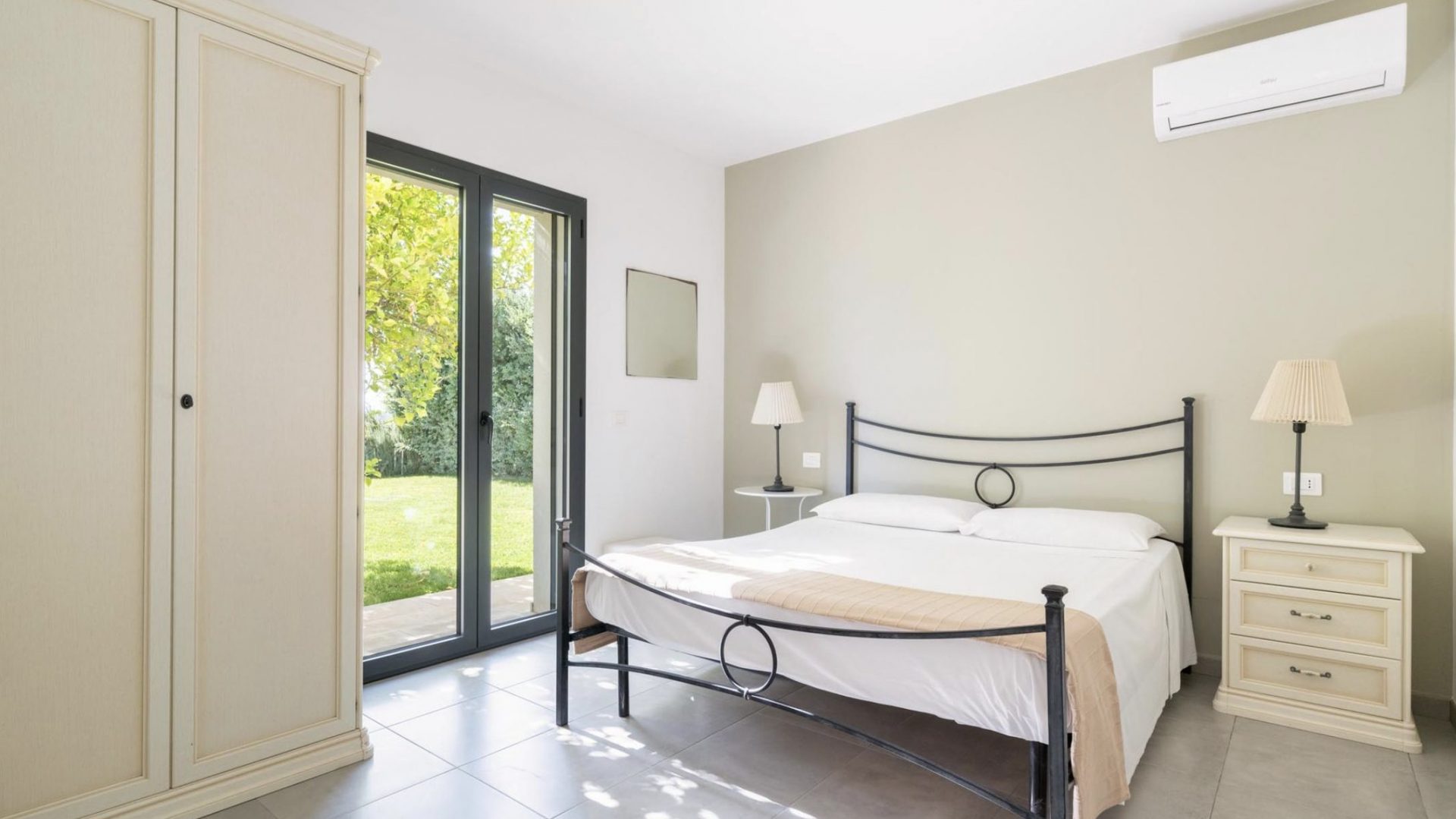 Luxury-Villa-Living-The-Filming-Villas-Villa-Lenci-Sicily-Italy5