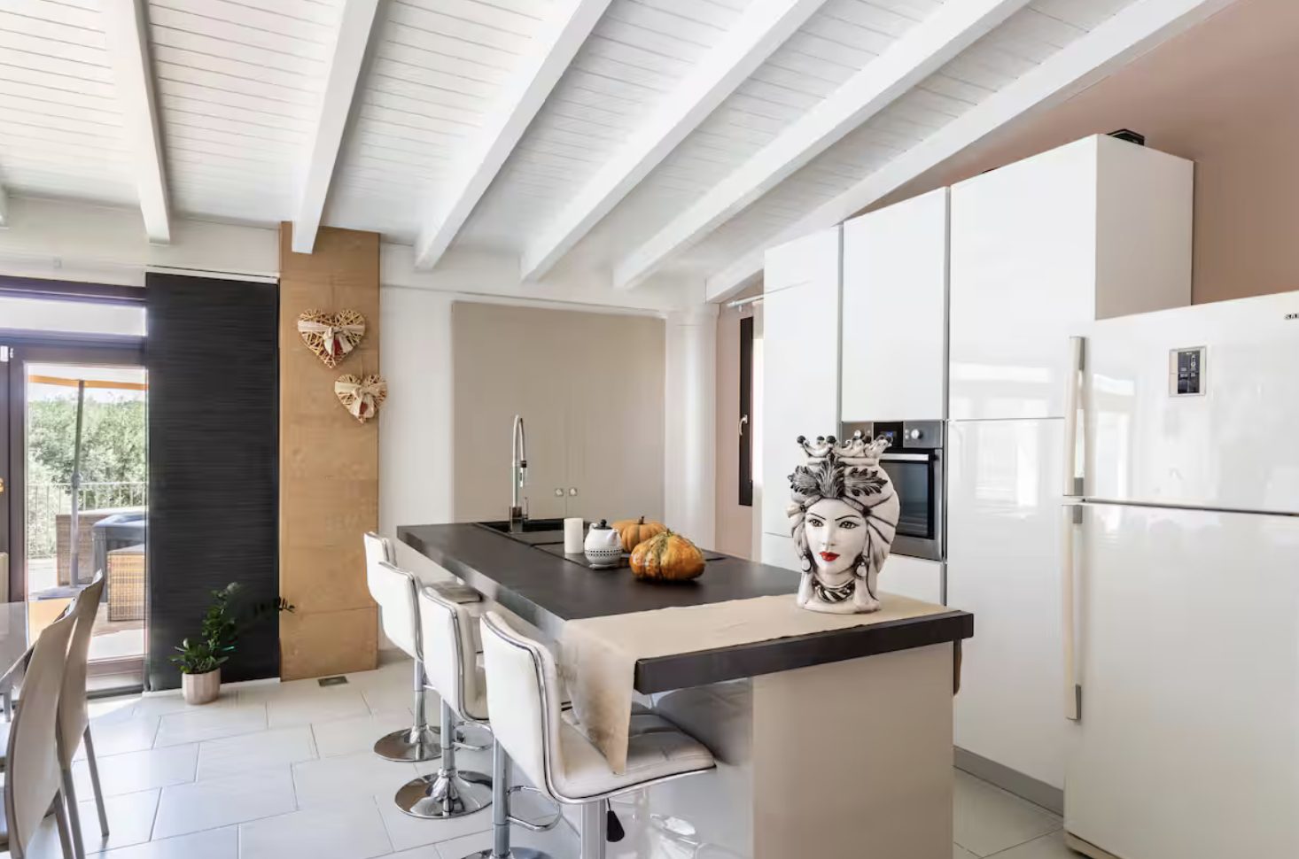 Luxury-Villa-Living-The-Filming-Villas-Villa-Monaco-Sicily-Italy10