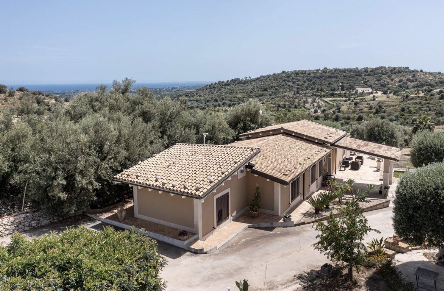 Luxury-Villa-Living-The-Filming-Villas-Villa-Monaco-Sicily-Italy34