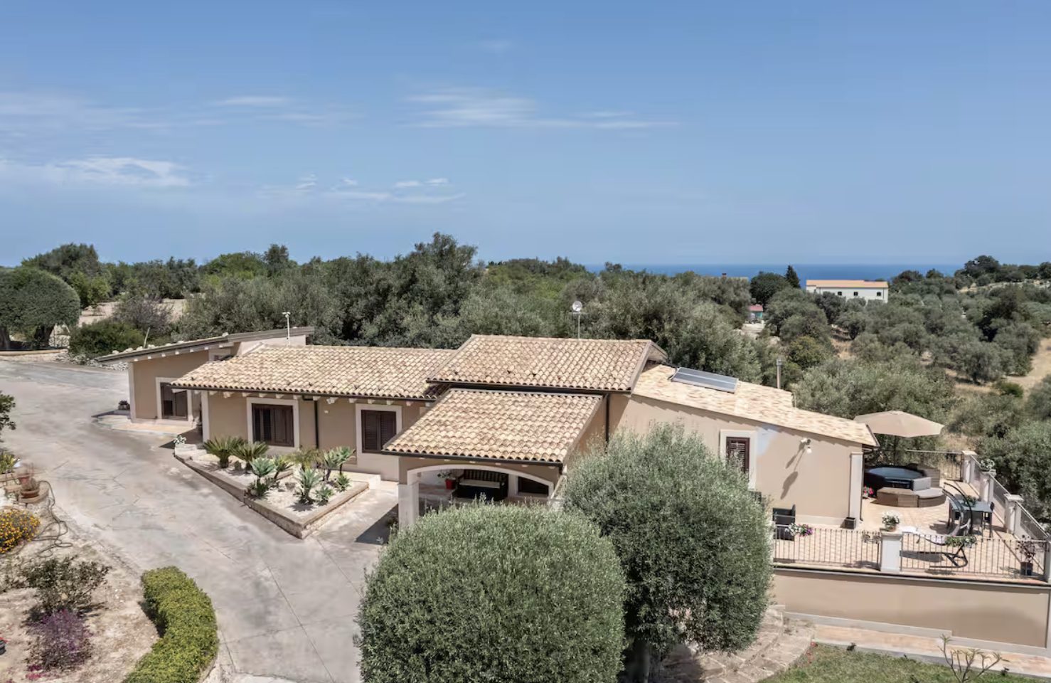 Luxury-Villa-Living-The-Filming-Villas-Villa-Monaco-Sicily-Italy36