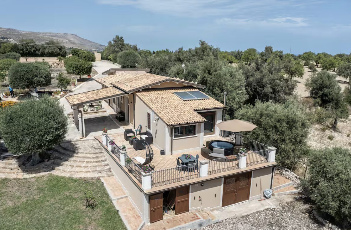 Luxury-Villa-Living-The-Filming-Villas-Villa-Monaco-Sicily-Italy37