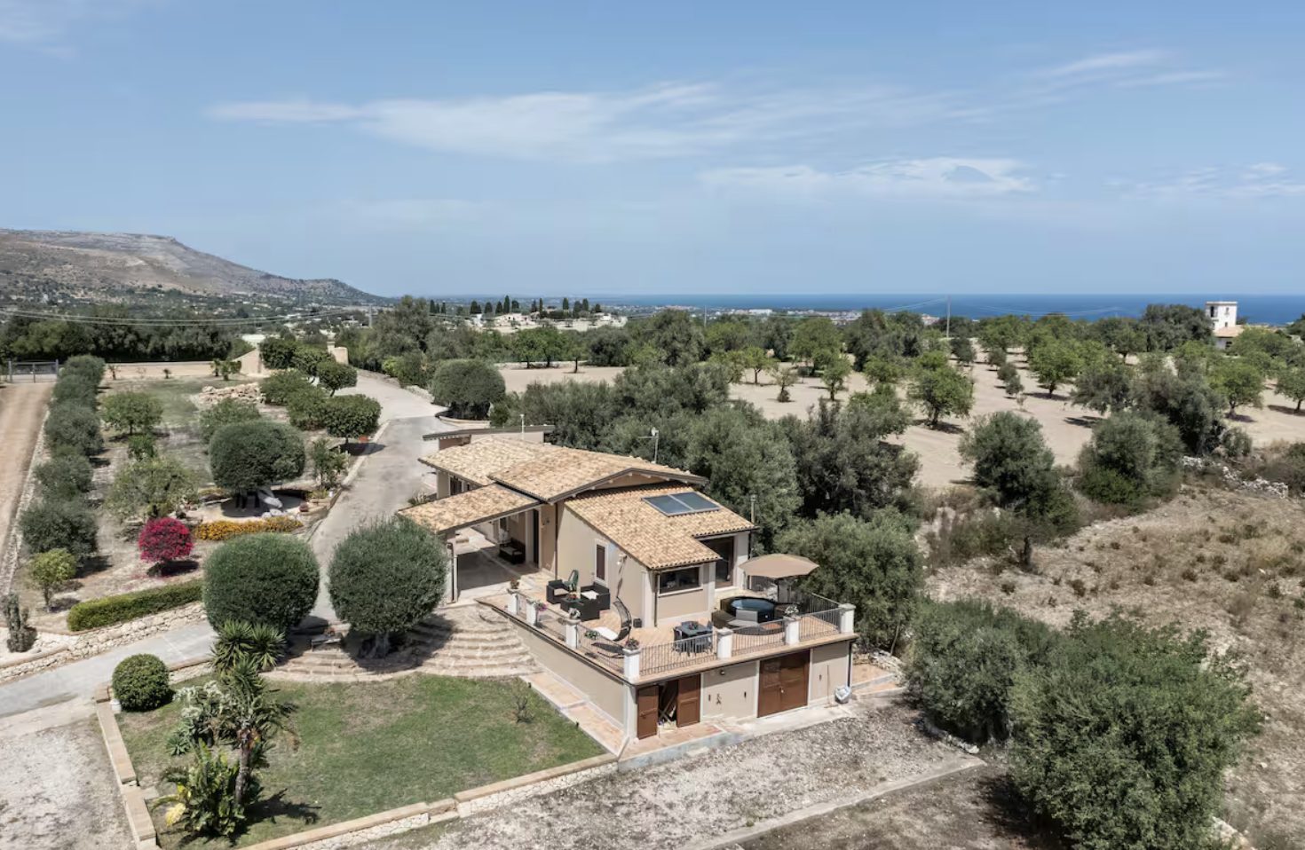 Luxury-Villa-Living-The-Filming-Villas-Villa-Monaco-Sicily-Italy40