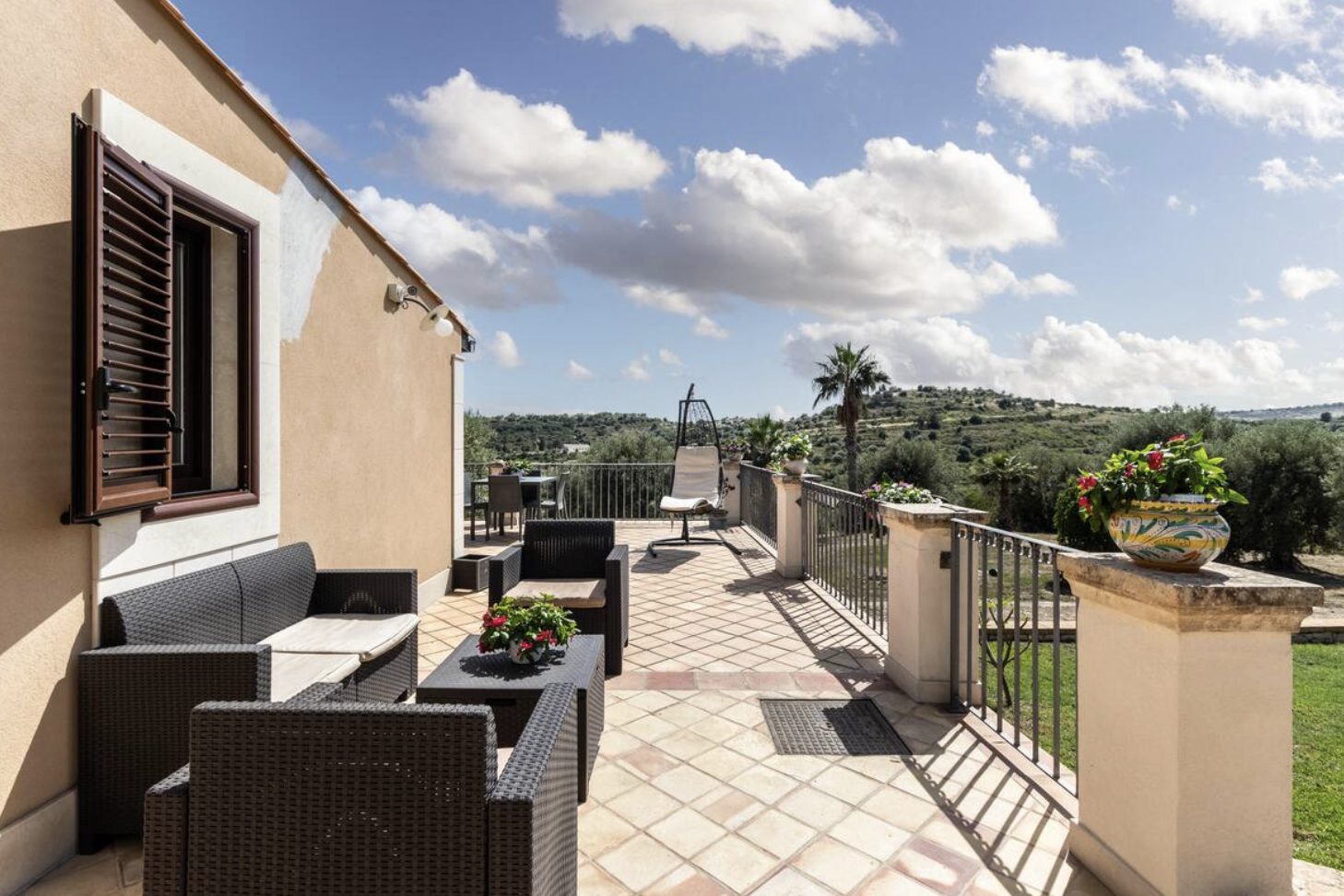 Luxury-Villa-Living-The-Filming-Villas-Villa-Monaco-Sicily-Italy41