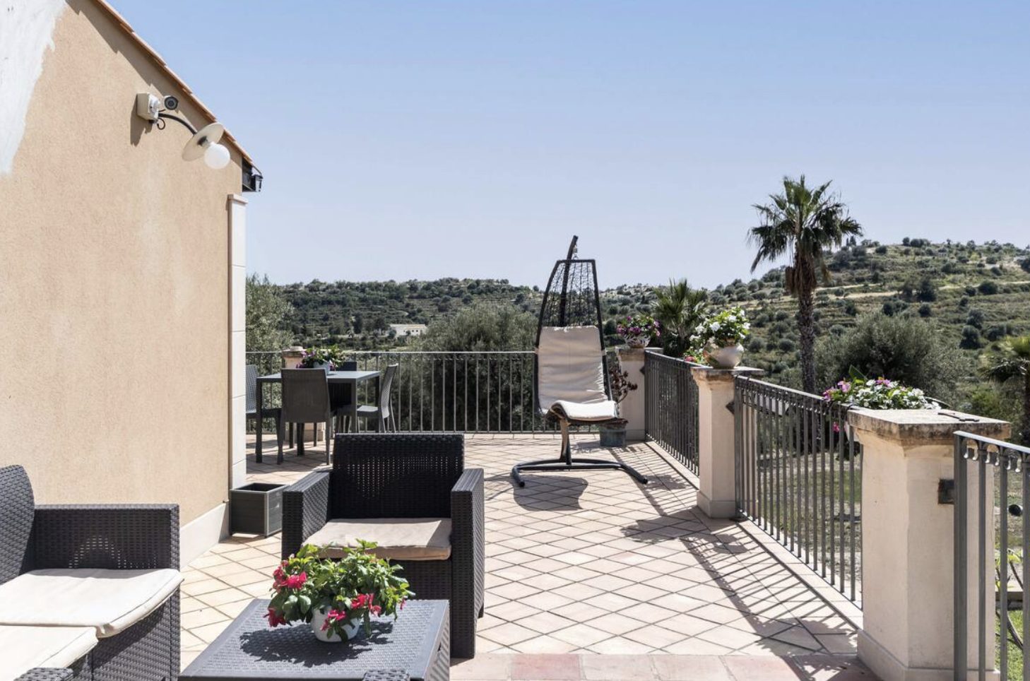 Luxury-Villa-Living-The-Filming-Villas-Villa-Monaco-Sicily-Italy42