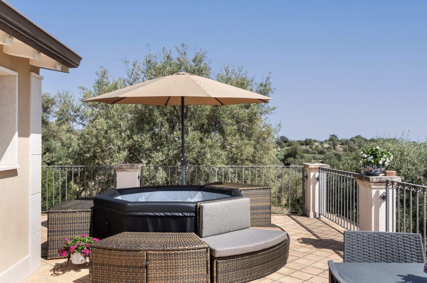 Luxury-Villa-Living-The-Filming-Villas-Villa-Monaco-Sicily-Italy45