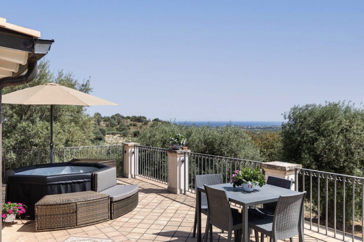 Luxury-Villa-Living-The-Filming-Villas-Villa-Monaco-Sicily-Italy47