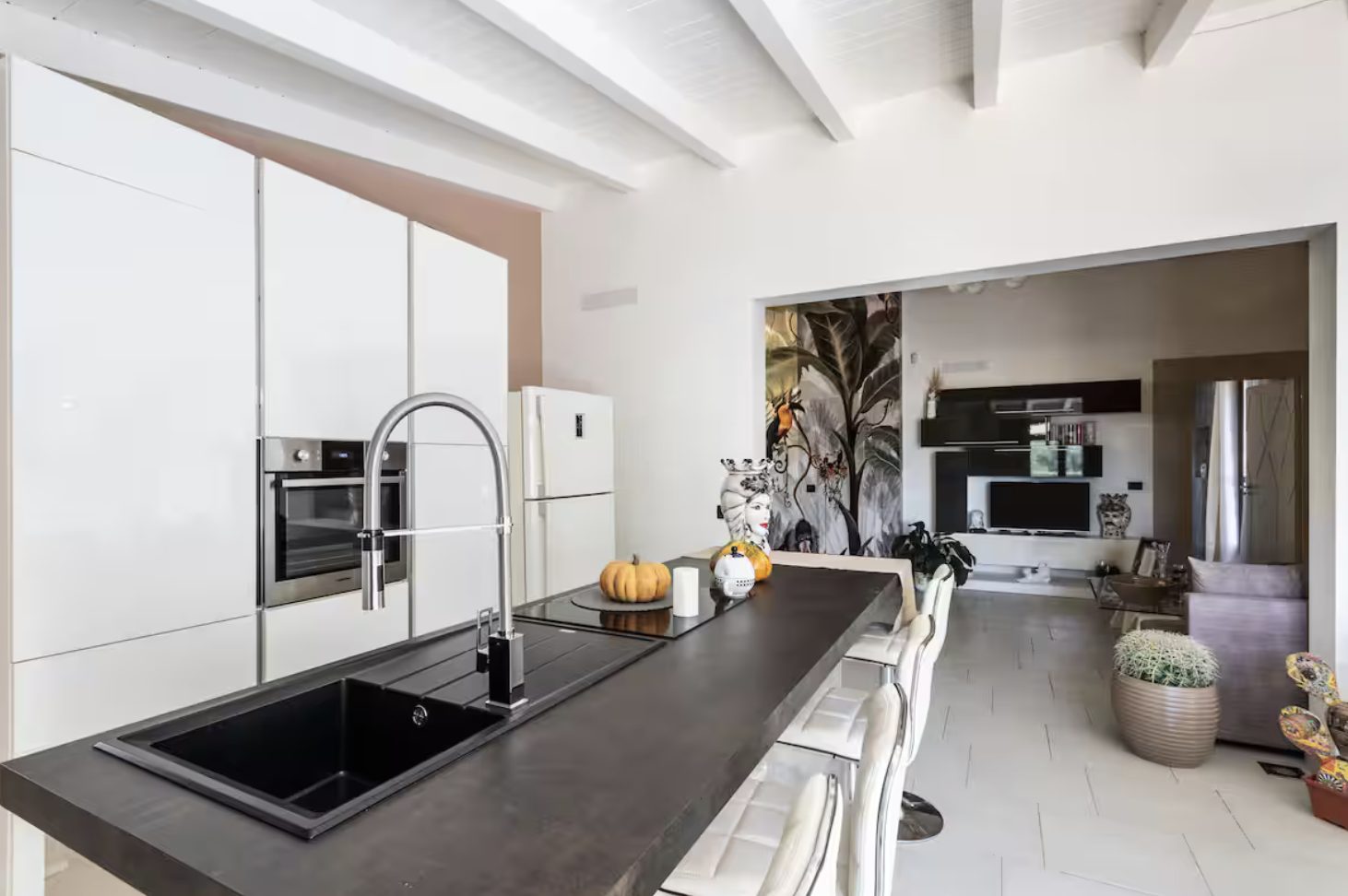 Luxury-Villa-Living-The-Filming-Villas-Villa-Monaco-Sicily-Italy9