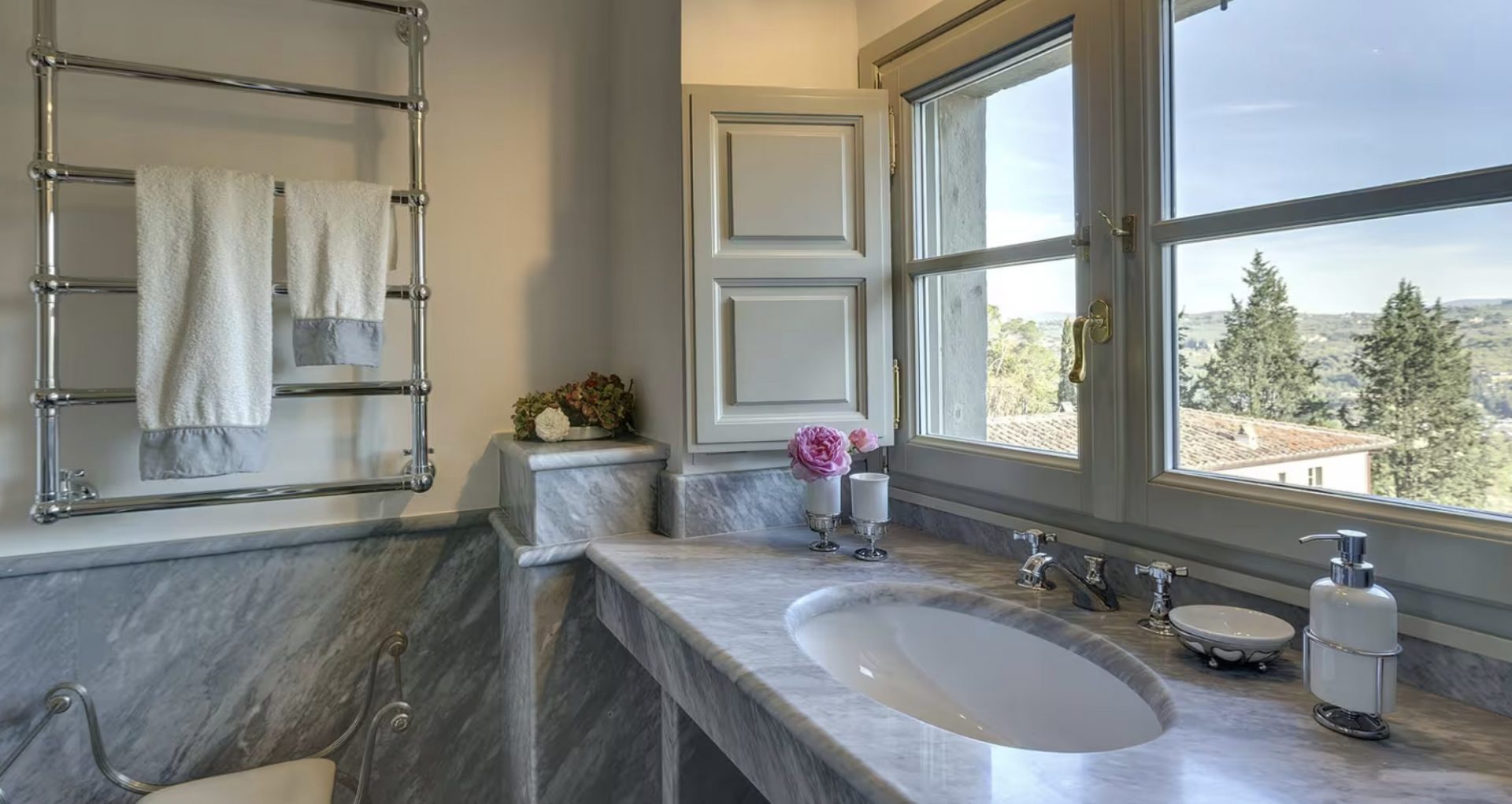 Luxury-Villa-Living-Villa-Tuscany-Italy16