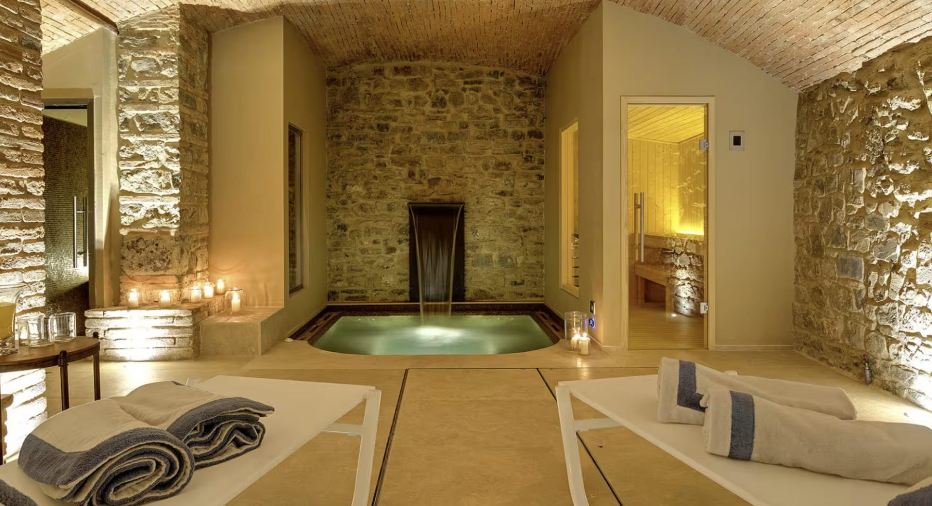 Luxury-Villa-Living-Villa-Tuscany-Italy24