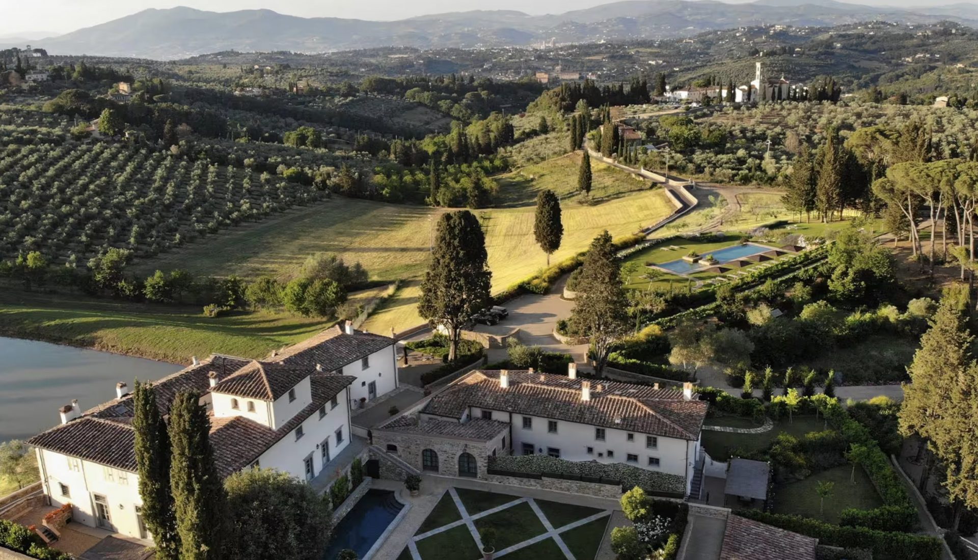 Luxury-Villa-Living-Villa-Tuscany-Italy3