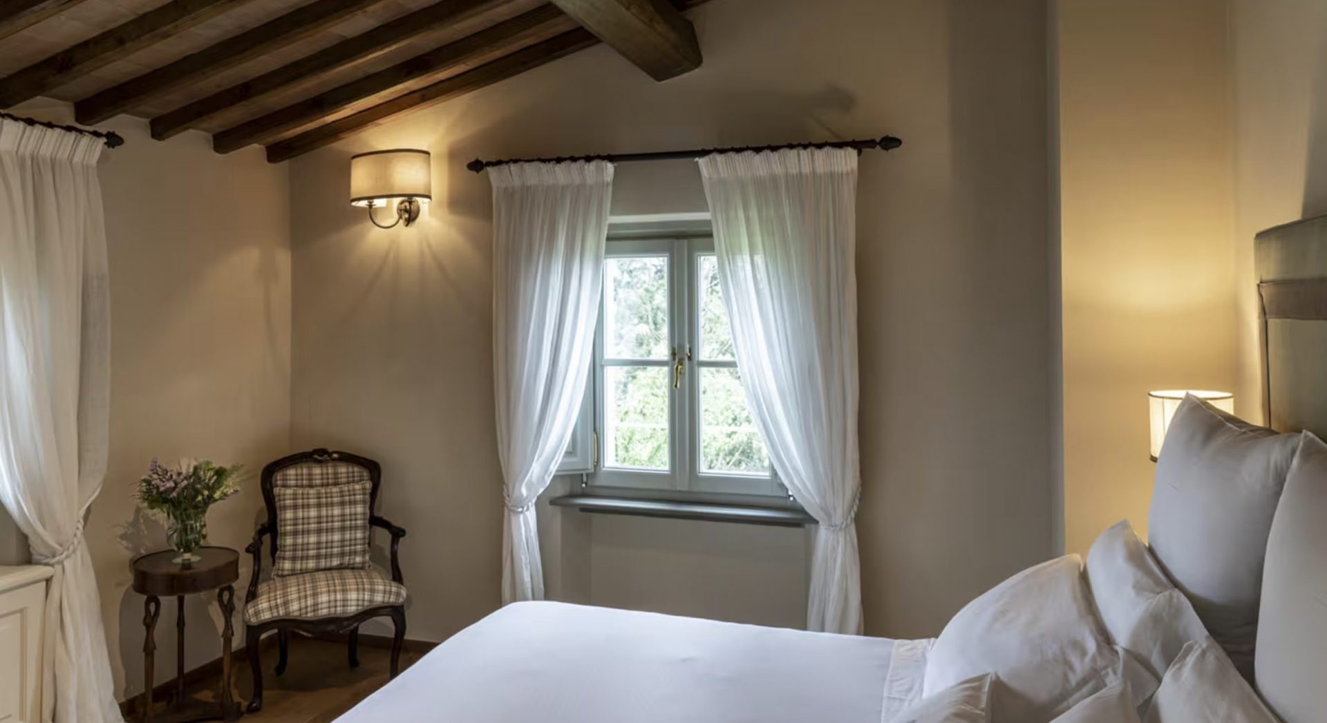 Luxury-Villa-Living-Villa-Tuscany-Italy32