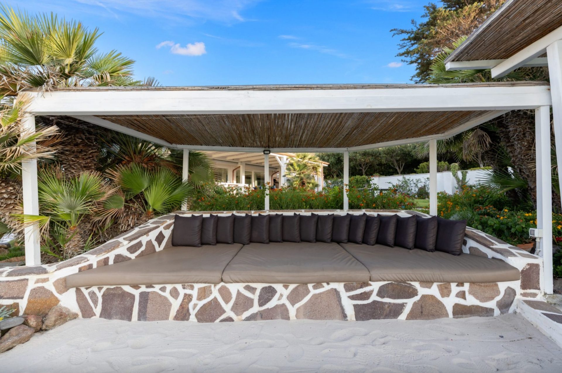 luxury-villa-living-villa-aspdin-sardinia-italy-13 luxury-villa-living-villa-aspdin-sardinia-italy-13