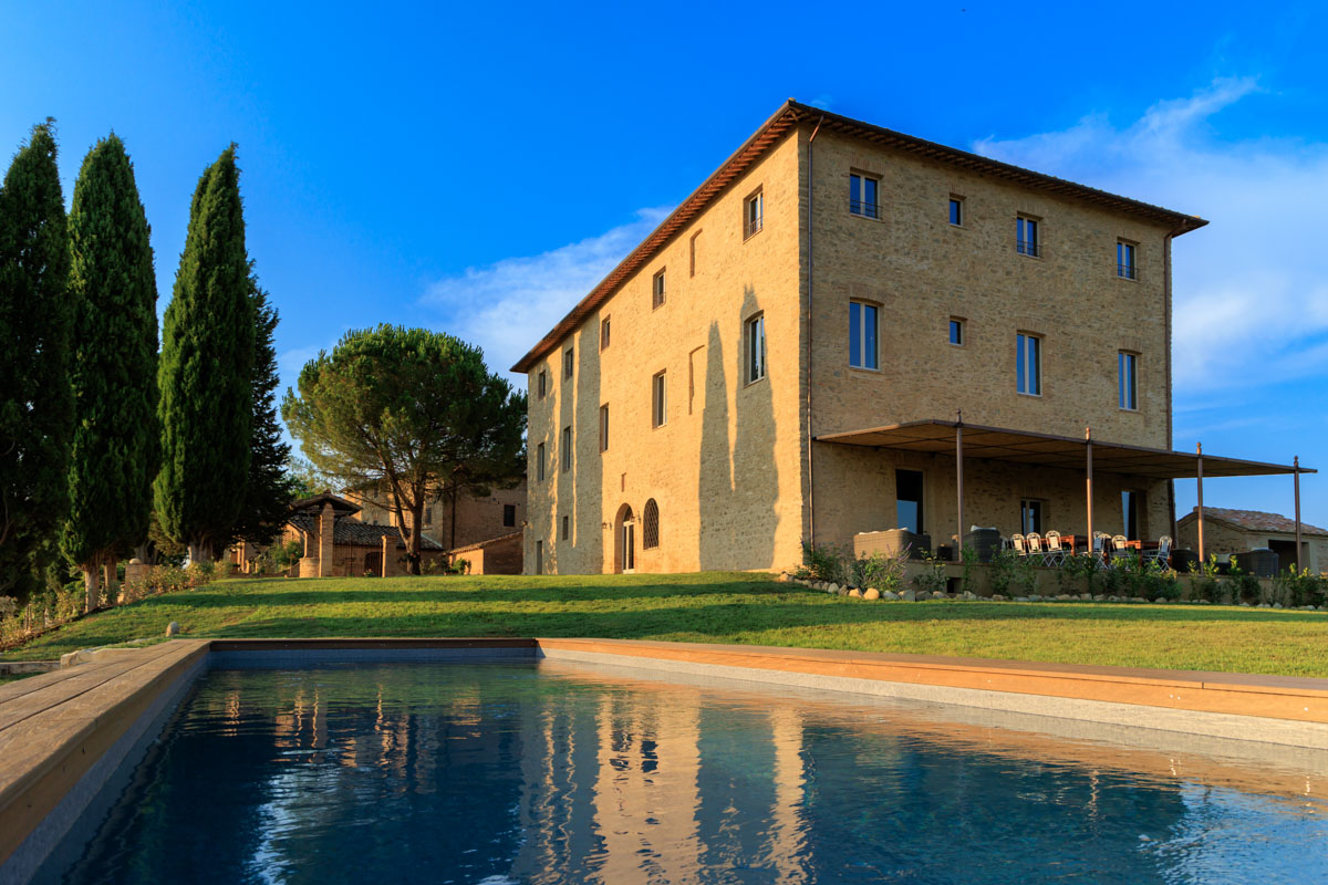 luxury-villa-living-villa-julian-montalcino-tuscany-italy-1