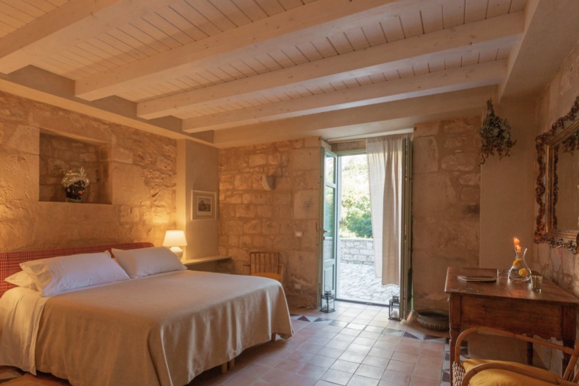 Luxury-Villa-Living-Villa-Gisira-Sicily-Italy-10