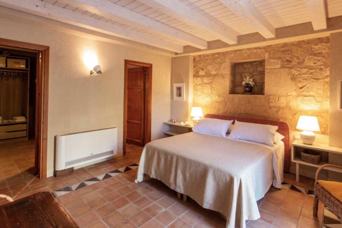 Luxury-Villa-Living-Villa-Gisira-Sicily-Italy-11