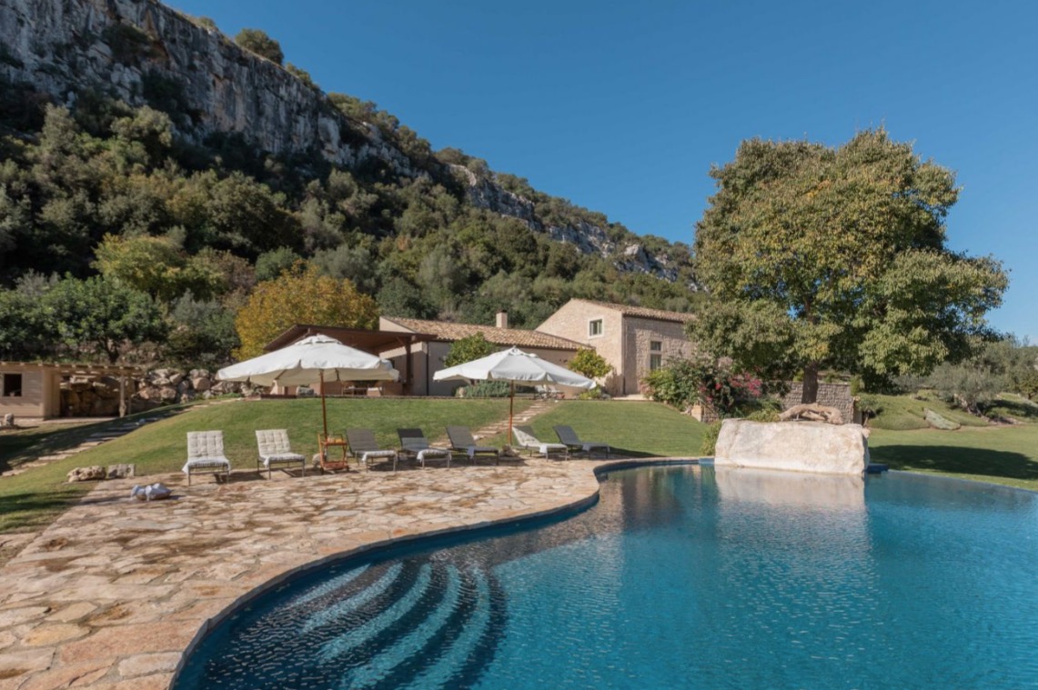 Luxury-Villa-Living-Villa-Gisira-Sicily-Italy-2