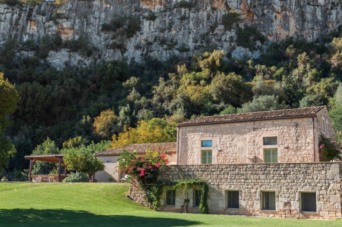 Luxury-Villa-Living-Villa-Gisira-Sicily-Italy-29
